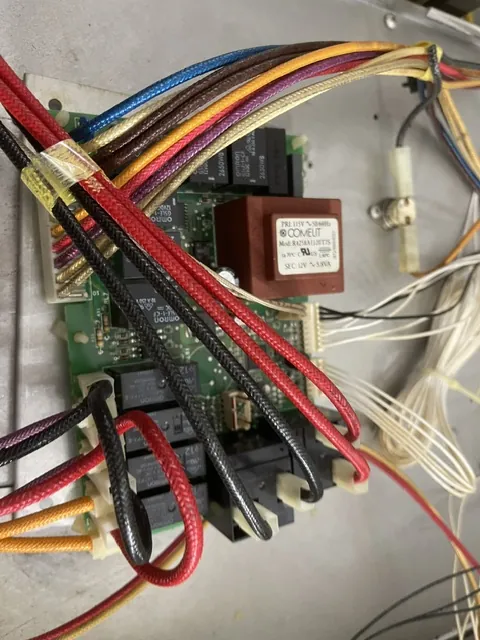 Oven relay board with high-temperature wiring harness